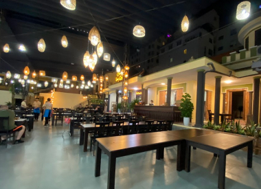 Bàn ngoài trời trên 10 người