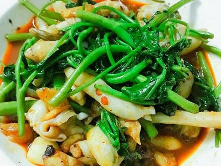 MÓNG TAY XÀO RAU MUỐNG