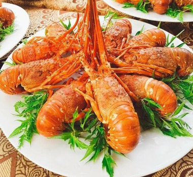 TÔM HÙM RANG DỪA