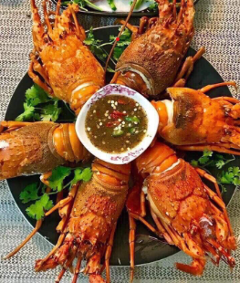 TÔM HÙM RANG DỪA